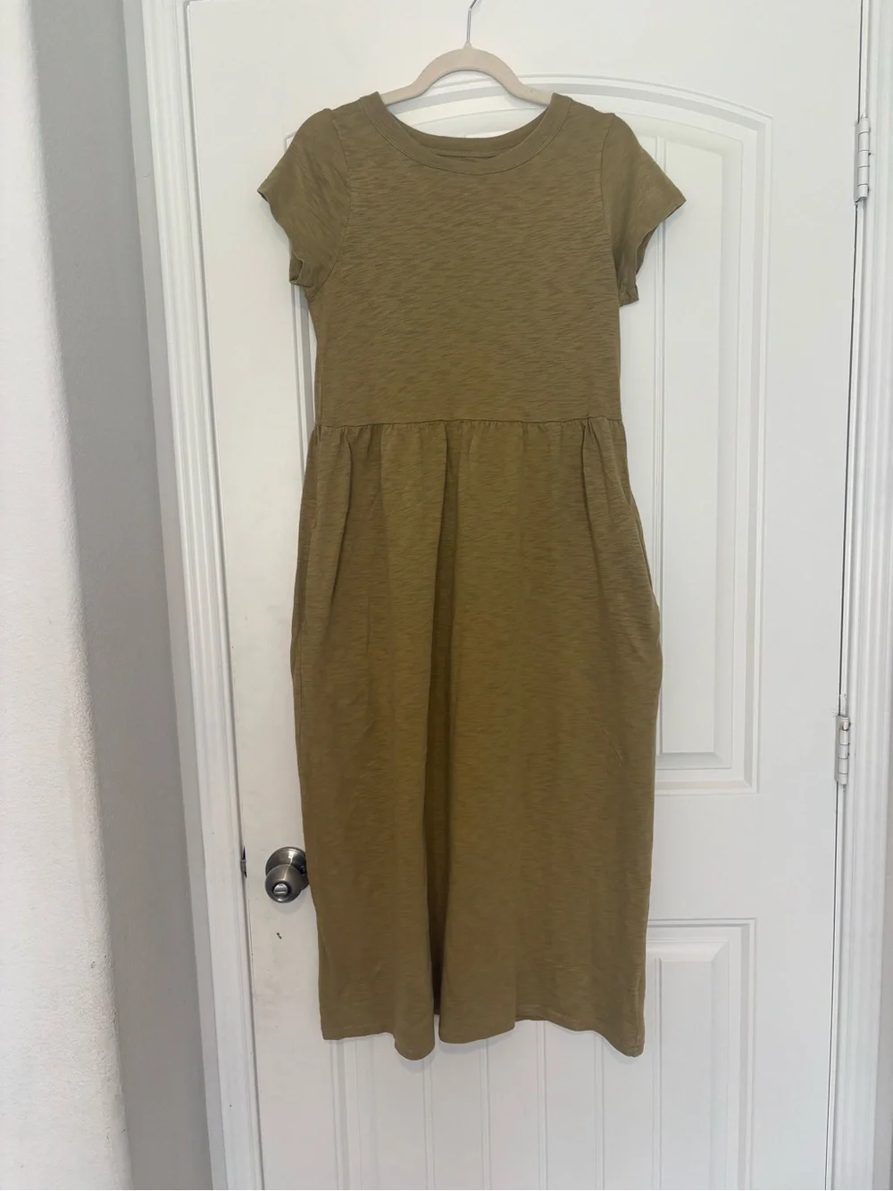 Universal Thread Olive Green Midi T-Shirt Dress - Picture 1 of 4